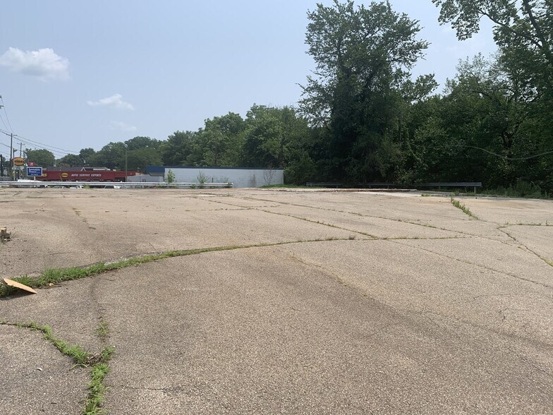 More Photos Of 6001 Wooster Pike, Cincinnati Land For Lease