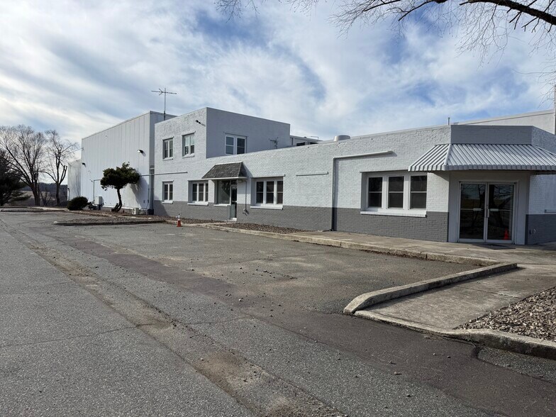 More Photos Of 1207 W Bridge St, Spring City Warehouse For Sale