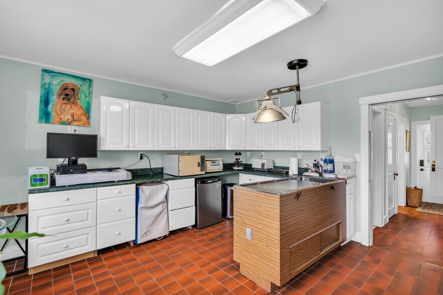 More Photos Of 261 Rt 34, Colts Neck Veterinarian Kennel For Sale