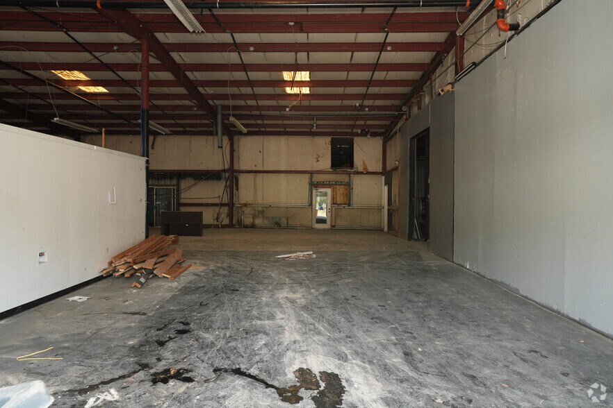 More Photos Of 216 Industrial Dr, Ridgeland Warehouse For Lease