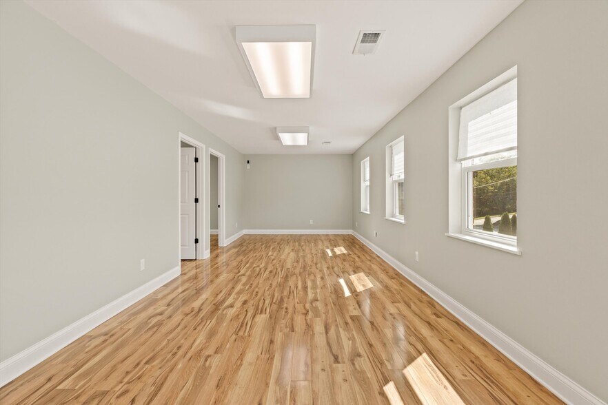 More Photos Of 700 Grove St, Loudon Office For Sale