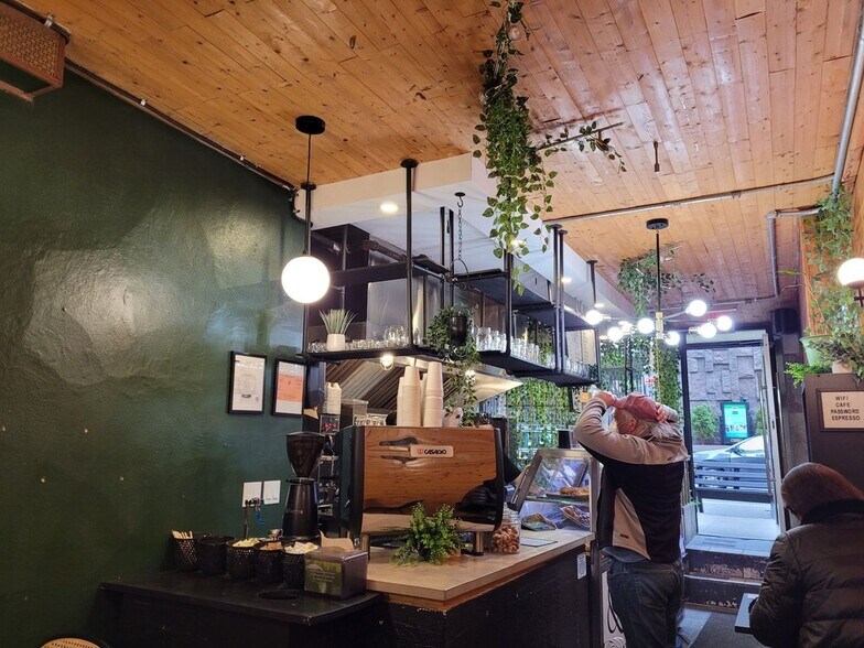 More Photos Of 222-224 E 51st St, New York Apartments For Lease