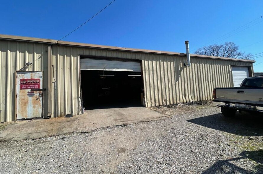More Photos Of 3230 Linda, Memphis Service For Sale