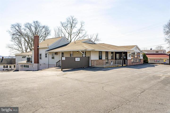 More Photos Of 915 N Hanover St, Elizabethtown Medical For Sale