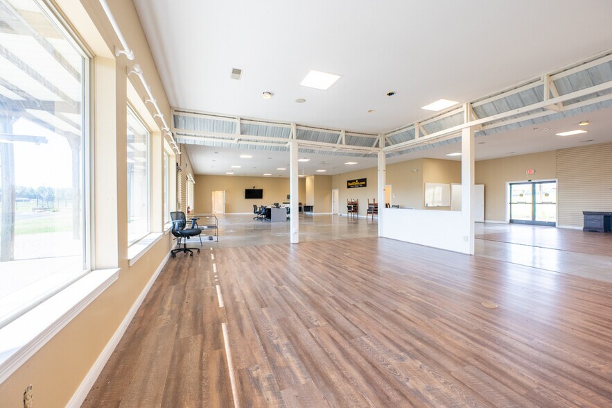 More Photos Of 3801 Burkhardt Road, Evansville Warehouse For Sale