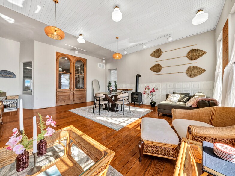 More Photos Of 106 W Main St, Pilot Point Storefront For Sale