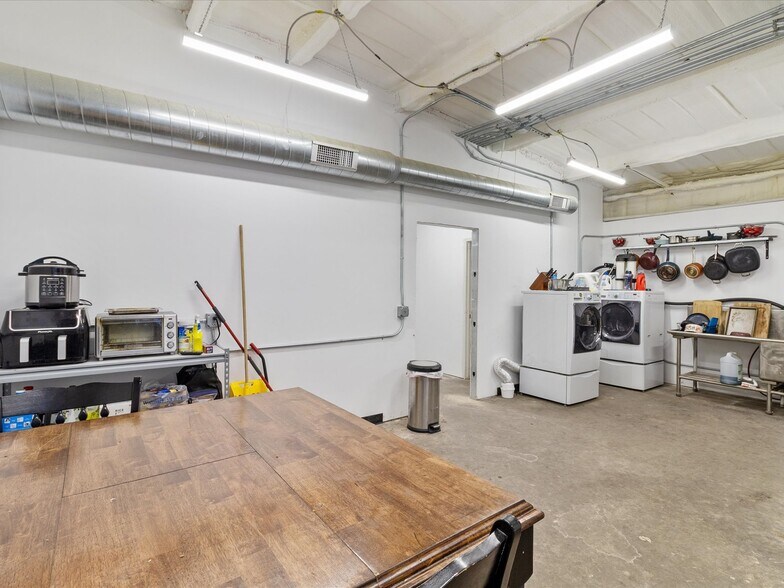 More Photos Of 700 N Main St, Lexington Warehouse For Lease