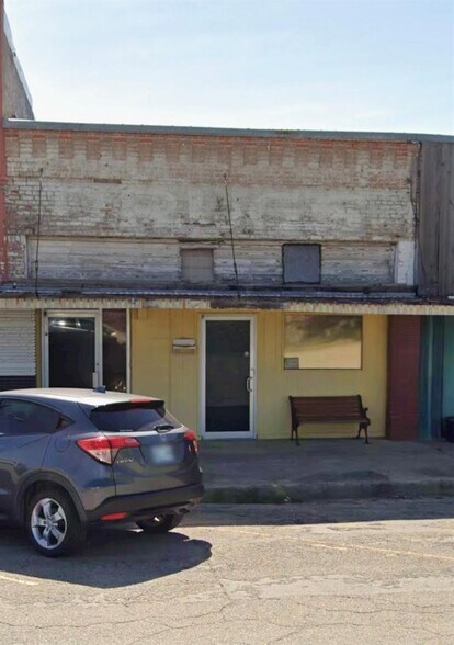 More Photos Of 103/105 S Main St, West General Retail For Sale