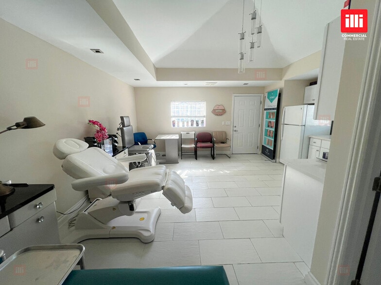 More Photos Of 17447 Chatsworth St, Granada Hills Medical For Lease