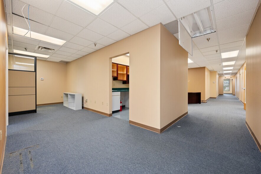 More Photos Of 105 Bradford Rd, Wexford Office For Lease