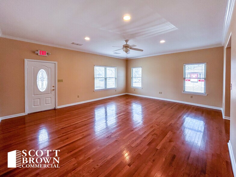 More Photos Of 934 N Locust St, Denton Office For Lease