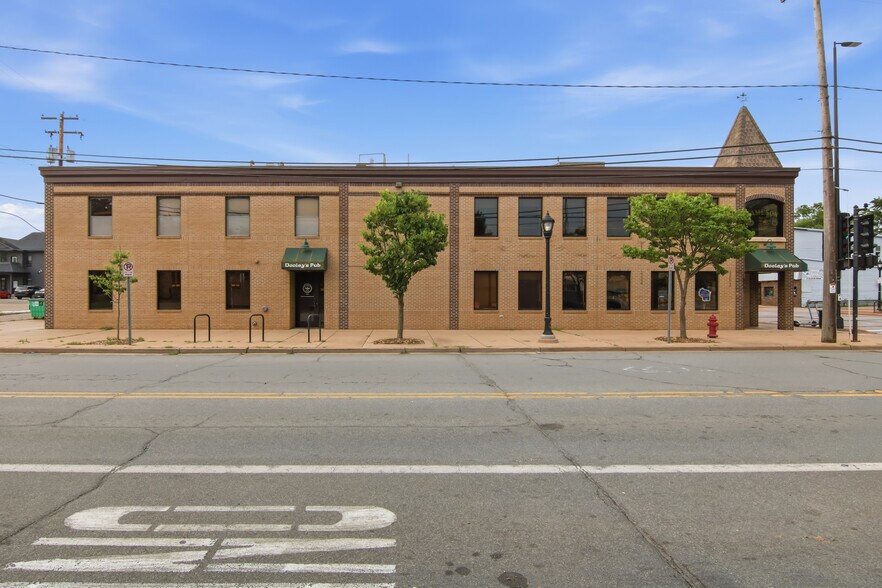 More Photos Of 442 Water St, Eau Claire Bar For Sale