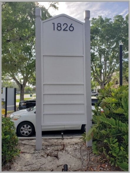 More Photos Of 1826 Trade Center Way, Naples Showroom For Lease