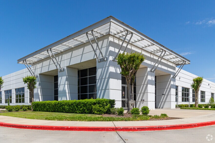 More Photos Of 700 N Sam Houston Pky W, Houston Medical For Sale