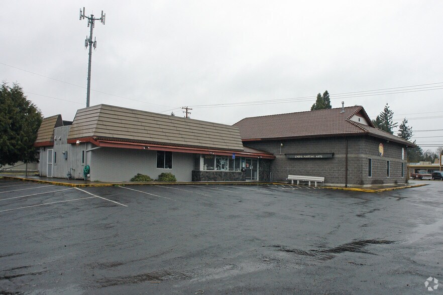 Primary Photo Of 11702 NE Halsey St, Portland Freestanding For Sale