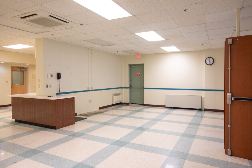 More Photos Of 200 Kennedy Memorial Dr, Waterville Flex For Lease