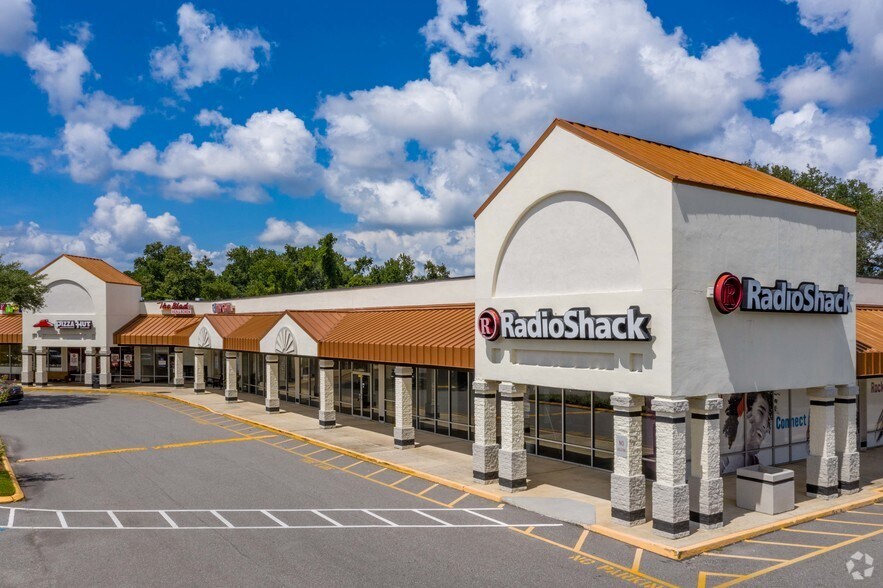 More Photos Of 10950-10960 San Jose Blvd, Jacksonville Storefront For Lease