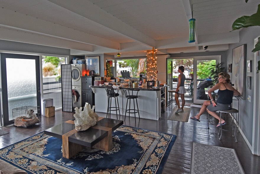 More Photos Of 1226-1230 Camino del Mar, Del Mar Storefront Retail Residential For Lease