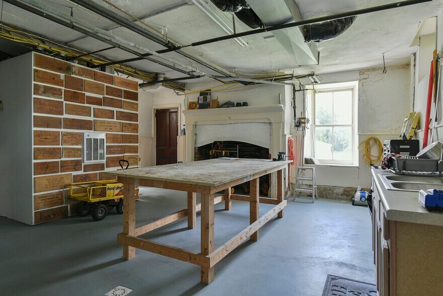 More Photos Of 827 Philadelphia Ave, Chambersburg Specialty For Sale