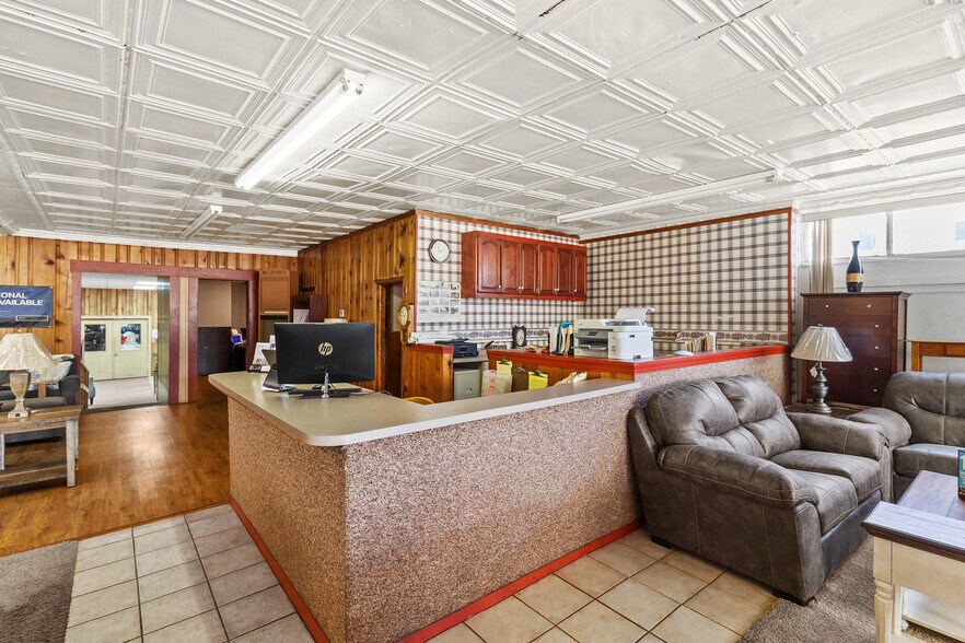 More Photos Of 147 S Springfield St, Saint Paris General Retail For Sale