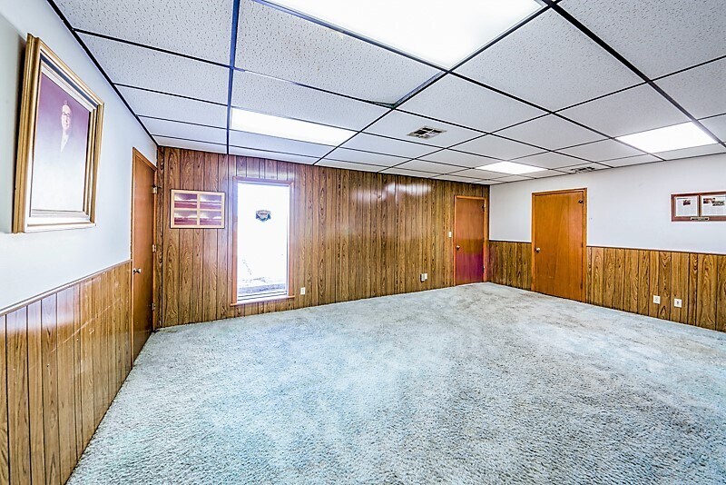 More Photos Of 730 E Eseco Rd, Cushing Warehouse For Sale