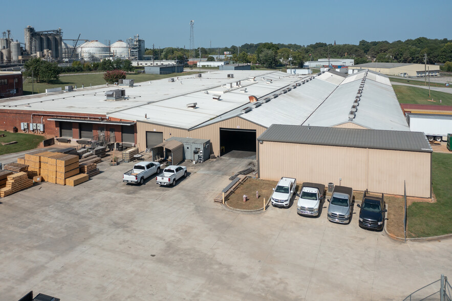 Primary Photo Of 989 Athens St SE, Gainesville Manufacturing For Lease