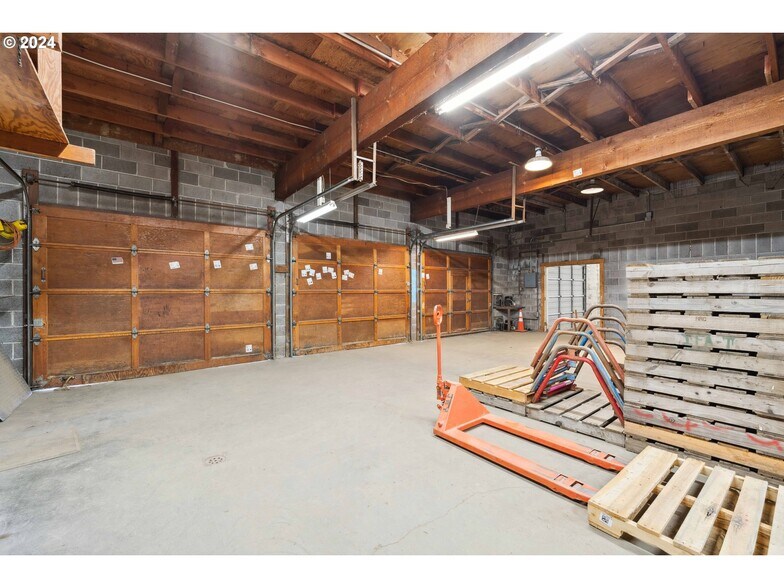 More Photos Of 665 Hemlock Ave, Coos Bay Refrigeration Cold Storage For Sale