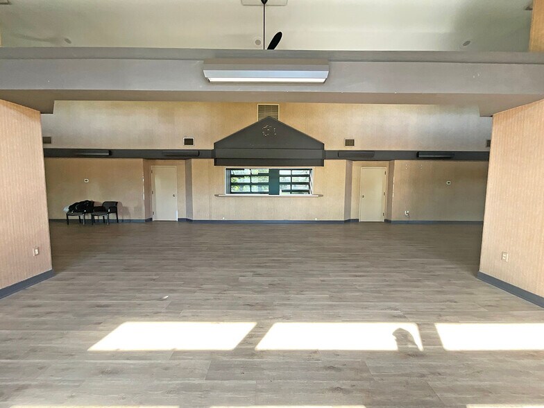 More Photos Of 177 Burt Rd, Lexington Medical For Sale
