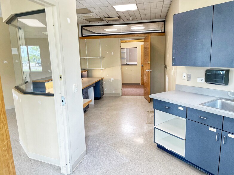 More Photos Of 3703 Doty Rd, Woodstock Medical For Lease