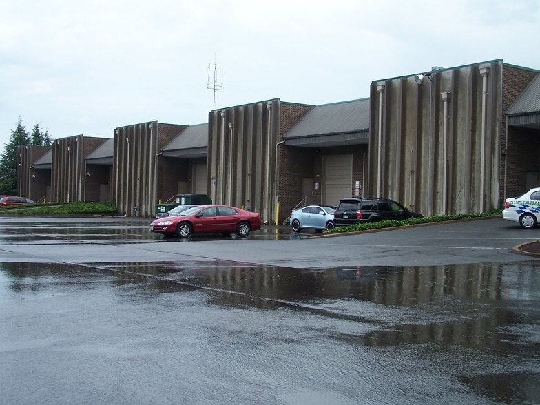 More Photos Of 5150-5184 Eisenhower Ave, Alexandria Distribution For Lease