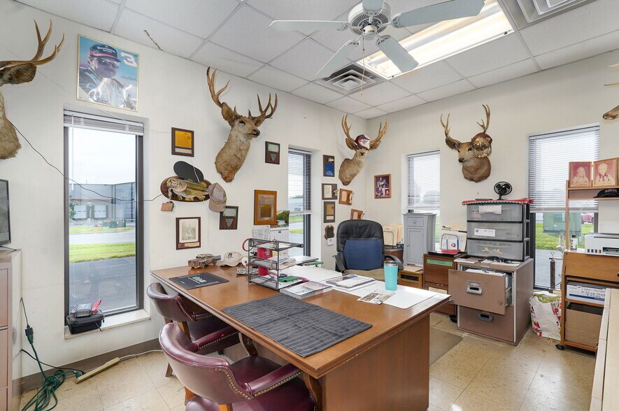 More Photos Of 2140 W Sunset St, Springfield Industrial For Sale