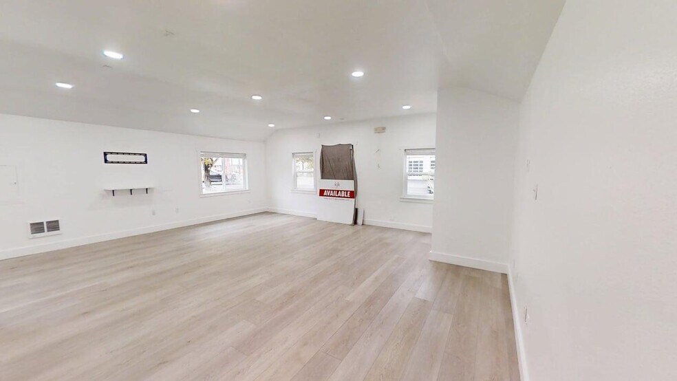 More Photos Of 11518 NE Sandy Blvd, Portland Apartments For Lease