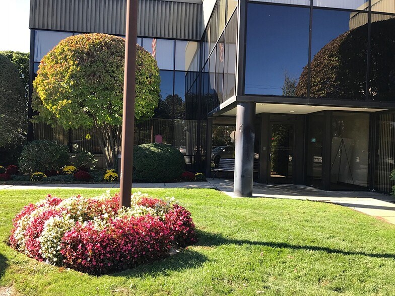 More Photos Of 7 McKay Ave, Winchester Flex For Lease