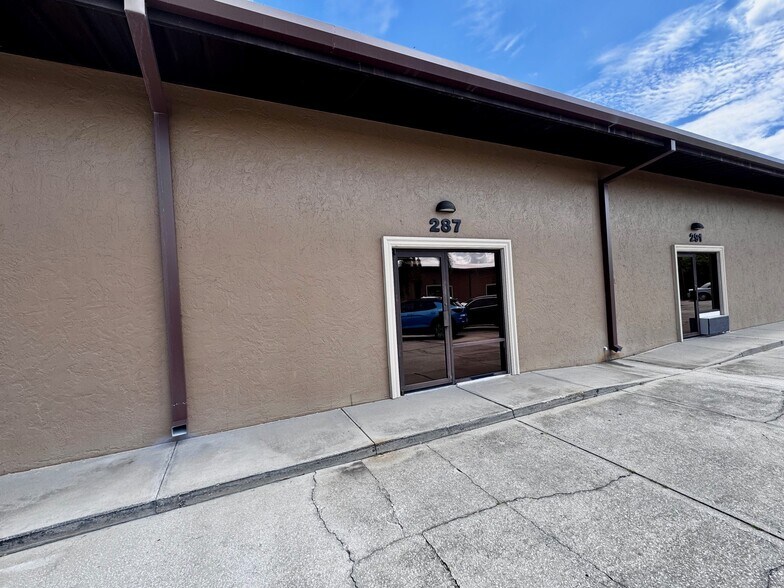 More Photos Of 279-299 Interstate Ct, Sarasota Warehouse For Lease