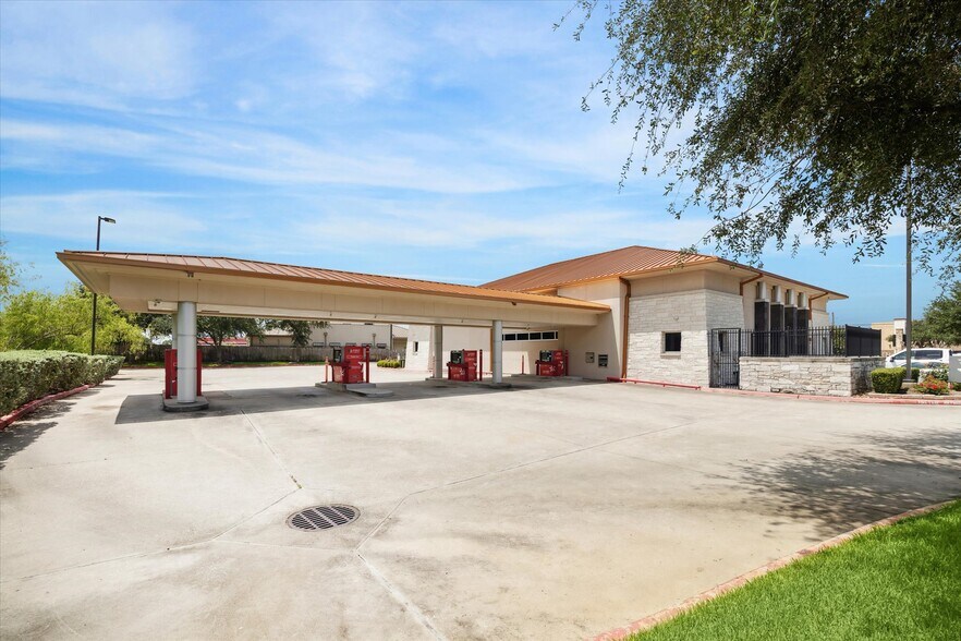 More Photos Of 28850 Tomball Pky, Tomball Bank For Sale