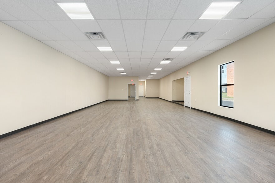 More Photos Of 109 W Main St, Itasca Storefront For Sale