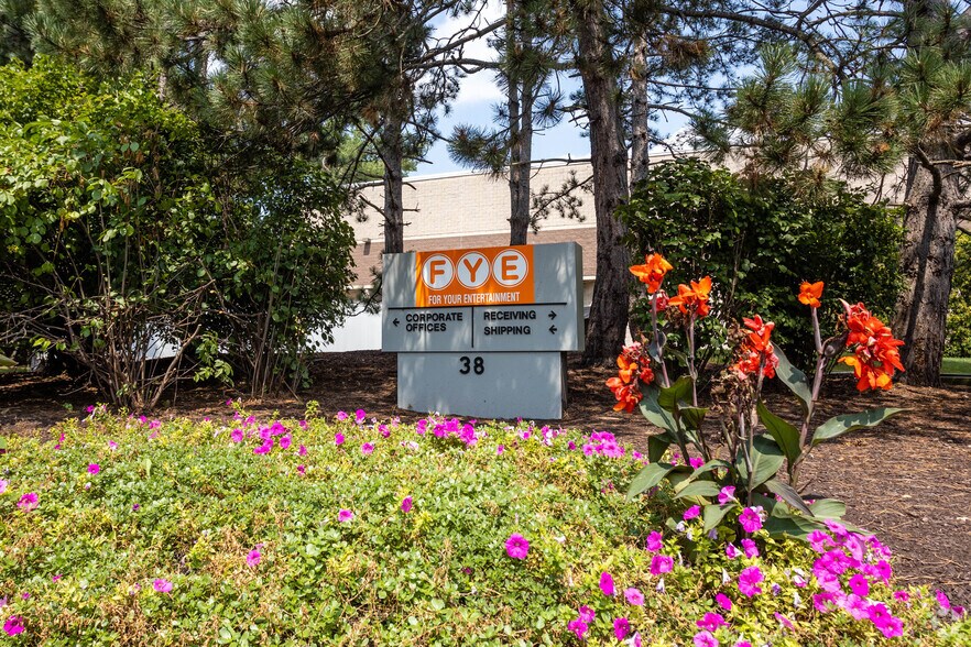 More Photos Of 38 Corporate Cir, Albany Distribution For Sale