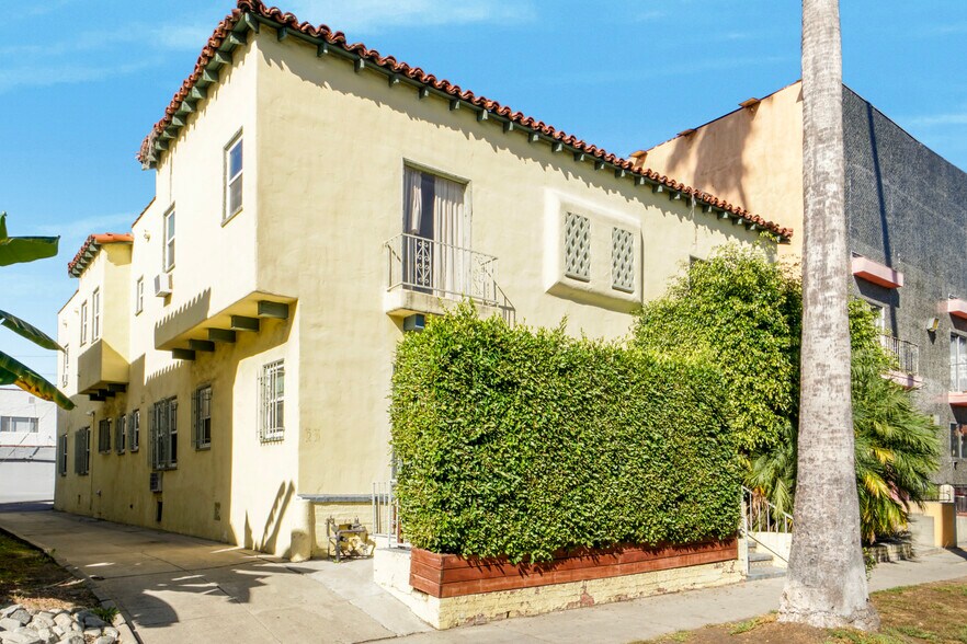 Primary Photo Of 325 N Stanley, Los Angeles Apartments For Sale