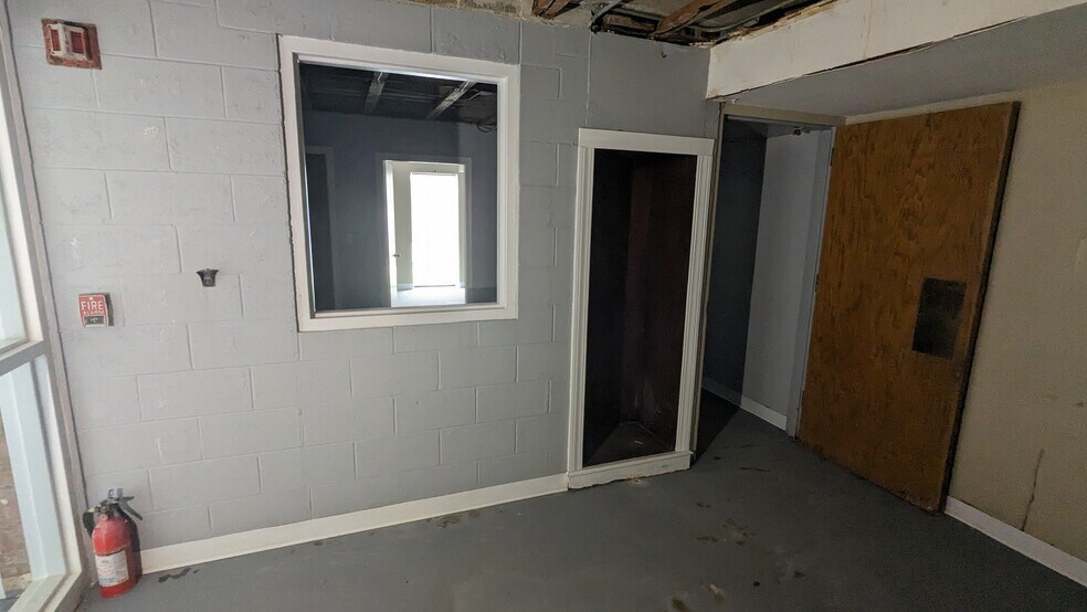 More Photos Of 208 W Pearl St, Harrisonville Specialty For Sale