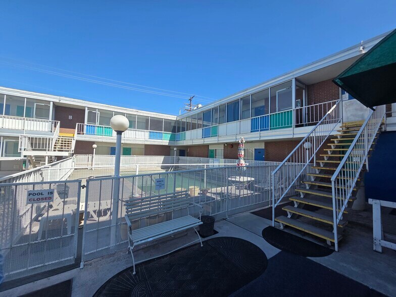 More Photos Of 1001 Central Ave NE, Albuquerque Hotel For Sale