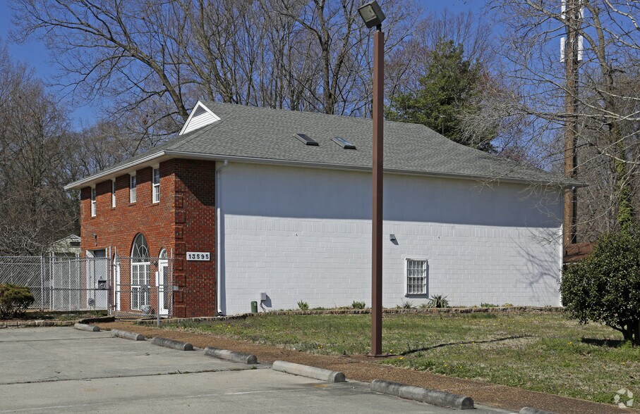 More Photos Of 13595 Warwick Blvd, Newport News Showroom For Lease