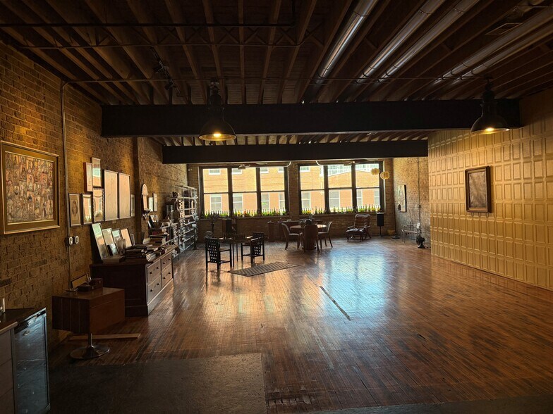 More Photos Of 1109 W Fulton Market, Chicago Flex For Sale