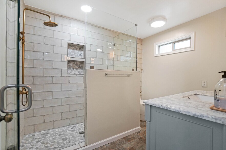 More Photos Of 649 23rd St, Richmond General Retail For Sale