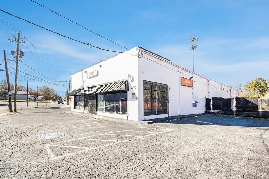 Primary Photo Of 813 Hollywood Rd NW, Atlanta Storefront For Lease