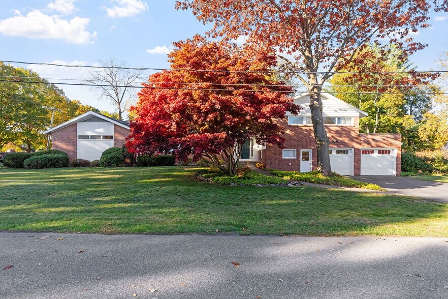 More Photos Of 6 Arbor Dr, Glens Falls Office For Sale