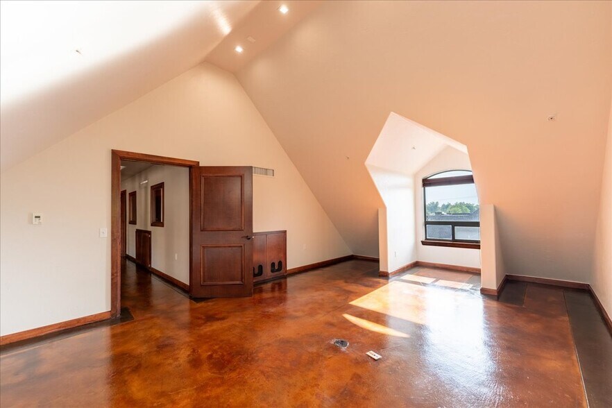 More Photos Of 4242 N Meridian Ave, Oklahoma City Office For Sale