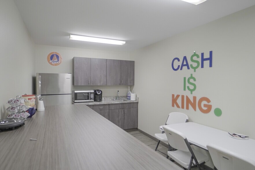 More Photos Of 808 Bob White Rd, Victoria Warehouse For Sale