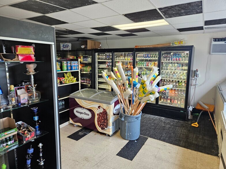 More Photos Of 534 Kings Rd, Schenectady General Retail For Sale