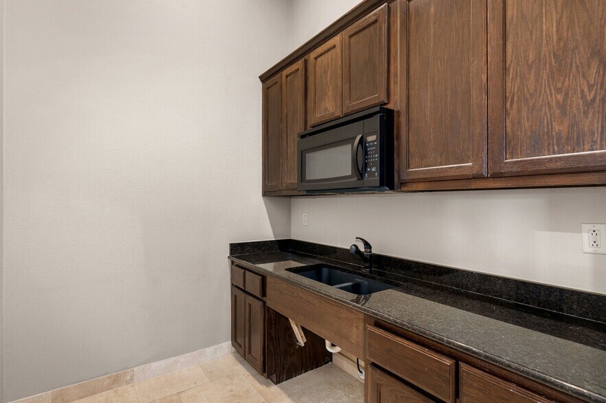 More Photos Of 9300 John Hickman Pky, Frisco Unknown For Lease