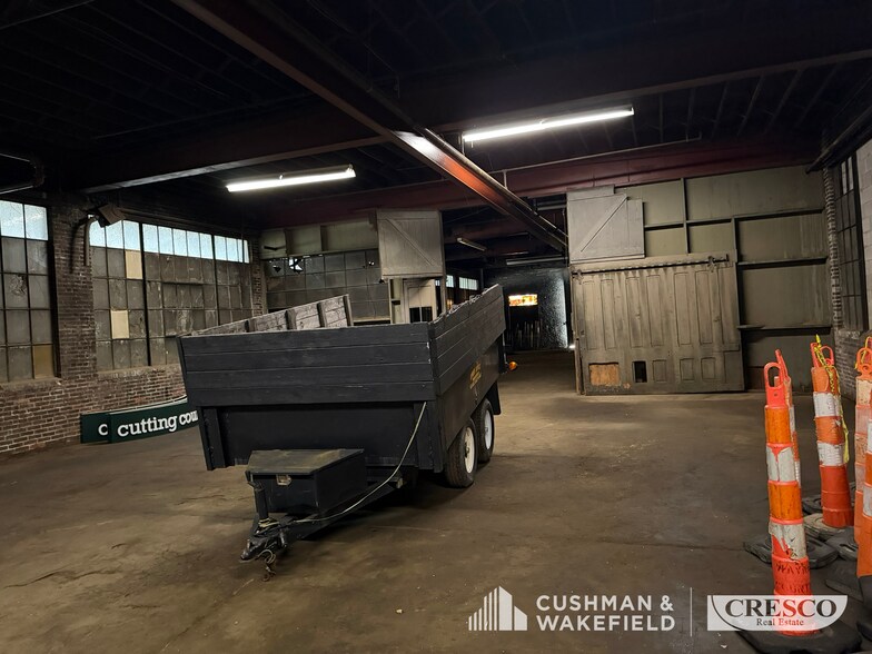 More Photos Of 201 Williams St, Elyria Warehouse For Sale